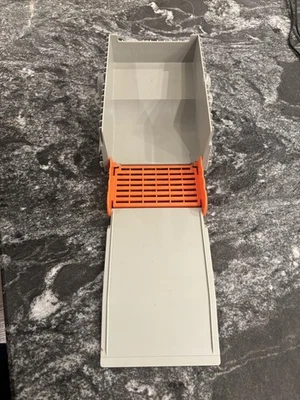 Cubo de almacenamiento de bolas con rampa Rokenbok Parts Foto 1 de 4