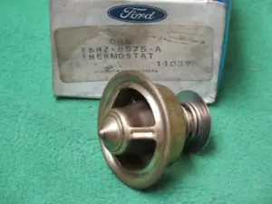 E6HZ-8575-A ENGINE THERMOSTAT 1987 1988 FORD CF600 CF700 CF800 FNH DIESEL 6 CYL - Foto 1 di 1