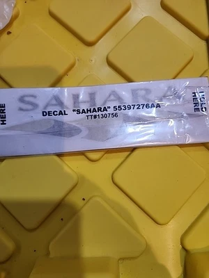 Jeep Wrangler Sahara 2007-2017 calcomanía emblema placa de identificación nuevo OEM 55397276AA Foto 1 de 4