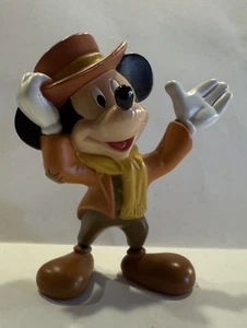 Figura de PVC Disney Mickey Mouse Bob Cratchit 2002 cuento de Navidad Charles Dickens - Imagen 1 de 10