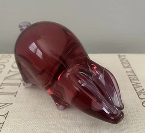 WEDGWOOD Rare Cranberry Pink Crystal Lead Glass Peekaboo Pig Paperweight 1970’s - Picture 1 of 11