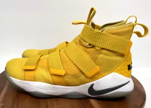 Nike Lebron Solider XI 11 TB Giallo Bianco Sneakers 943155-702 Uomo Taglia 10,5 - Foto 1 di 16