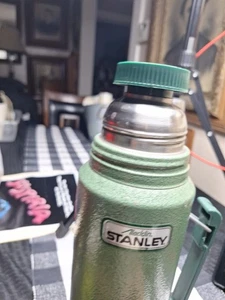 Vintage Aladdin Stanley green hammertone quart thermos with handle - Picture 1 of 10