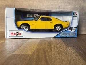 1971 Chevrolet Camaro Yellow MAISTO 1:18 Scale DieCast Model Car - Picture 1 of 5
