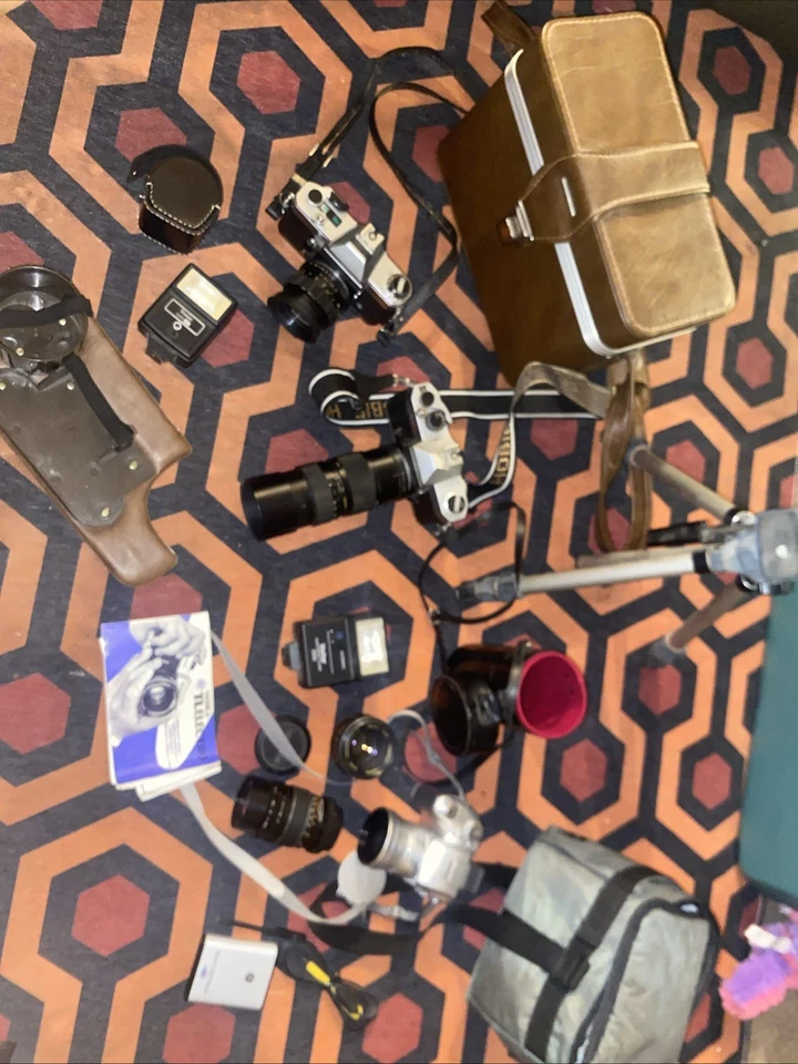 Лот товаров с винтажными камерами чехлы и аксессуары TL Electro Yashica, Electro AX Yashica - Изображение 1 из 4