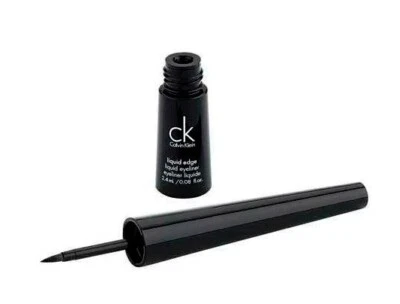 Delineador de ojos líquido Calvin Klein Liquid Edge 502 marrón líquido Foto 1 de 3
