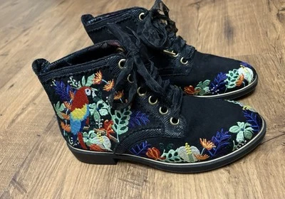 Vintage Signed IRREGULAR CHOICE Women’s Size 7 (37 EUR) Parrot Floral Bootie - Image 1 of 4