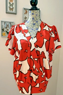 Nine West Women's XL Red & Ivory Satin Floral Faux Wrap V Neck Banded Waist Top Foto 1 de 4