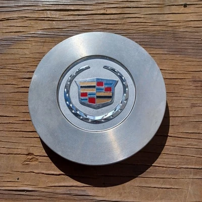 Центральный колпак Cadillac DTS, 2008-2011 номер детали 9594600 07 - Изображение 1 из 3