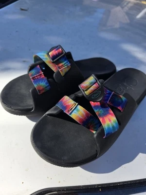 Chaco Kids Chillos Black & Rainbow Tie Dye Flip Flop Sandals Size 6 Junior Foto 1 de 3