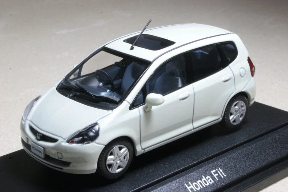 EBBRO 43225 1 43 SCALE 2001 HONDA FIT JAZZ GD1 DIE CAST MODEL CAR PEARL WHITE