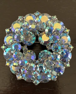 VINTAGE 1950's BLUE AURORA BOREALIS RHINESTONE CIRCLE BROOCH / 3 LAYERS 2 3/8" - Picture 1 of 8