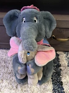 Juguete de peluche elefante vintage Walt Disney Mrs. Jumbo & Baby Dumbo Mom - Imagen 1 de 5