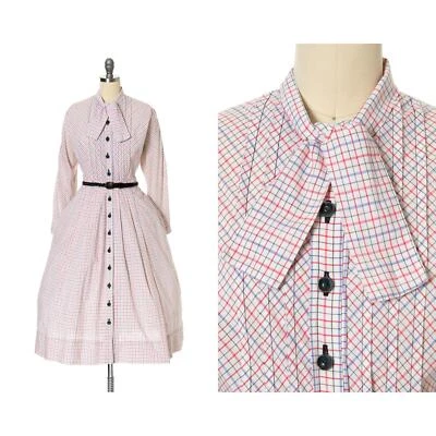 Vestido camisero vintage de los años 50 a cuadros de algodón a cuadros y acampanado midi vestido de té Foto 1 de 4
