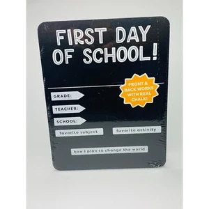 Erster Schultag Kreidetafel mit Kreide - Bild 1 von 3