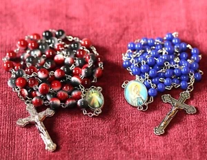 Vintage farbige Göttliche Barmherzigkeit & Gottesmutter Glasperlen Rosenkränze / Rosenkranz - Bild 1 von 2