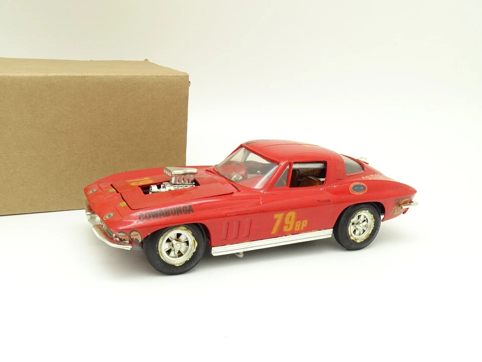 Amt ERTL Modello Montato In Plastica 1/25 - Chevrolet Corvette C2 Supercharged - Immagine 1 di 3