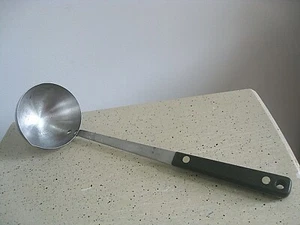 VINTAGE 50's ARROWHEAD  FLINT SOUP LADLE ● STAINLESS STEEL USA ● BAKELITE HANDLE - Picture 1 of 10