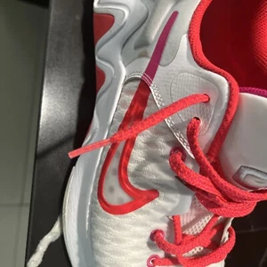 Size 10 - Nike Giannis Immortality Rose - Picture 1 of 7