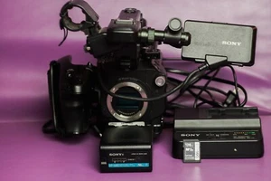 Sony PXW-FS5 XDCAM 4K Super 35 Camcorder w 24mm Lens, Charger, Battery, SDXC - Picture 1 of 14