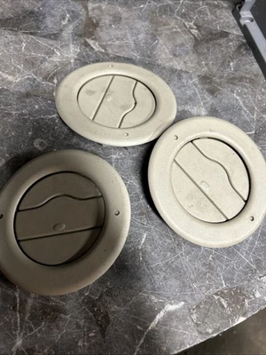 Tahoe Suburban GMC XL 1999-2006 Yukon 3 techo trasero ventilaciones de aire acondicionado tostado Foto 1 de 4