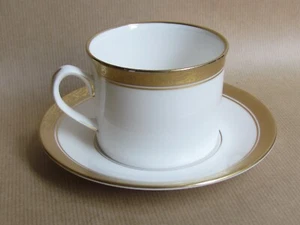 ROYAL WORCESTER DAVENHAM PATTERN FLAT CUP AND SAUCER (11430) - Picture 1 of 2