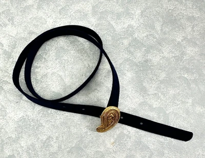 Cinturón Coutury Metal Dorado Hebilla Paisley Azul Marino Oscuro Terciopelo Estrecho 32 Pulgadas Total Foto 1 de 4