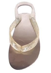 Chancla de verano Sandalia abrebotellas de cerveza pequeña tono plata metal y goma - Imagen 1 de 4