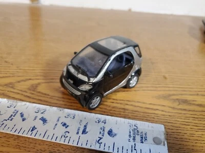 MAISTO SMART PARA DOS CITY CUPÉ ESCALA 1/33 PLATA Y NEGRO PULLBACK Foto 1 de 4