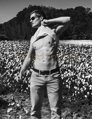 Hermoso retrato masculino físico interés gay foto edición limitada 8,5x11 8,25 Foto 1 de 2