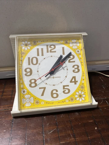 VINTAGE MID CENTURY GENERAL ELECTRIC WALL CLOCK MODEL 2195 KITCHEN FLOWER Cover