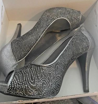 Style & co 8.5M Silver Sparkle Pewter Heels Shoes Open Peep Toe Goliday Party - Image 1 of 4