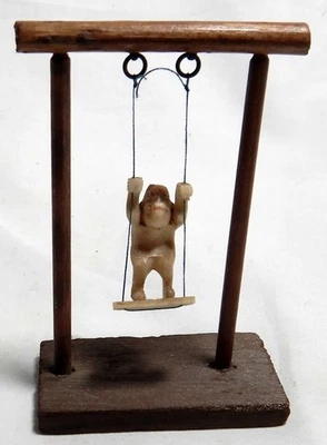 Difícil de encontrar 1930 Japón celuloide mono gorila cuerda de pie oscilante hacia atrás y hacia adelante Foto 1 de 4