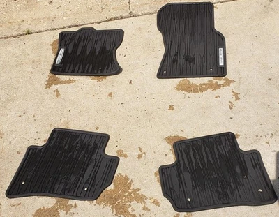 Velar Land Rover 2020 OEM alfombrillas de goma negras y alfombrilla de carga de goma Foto 1 de 4