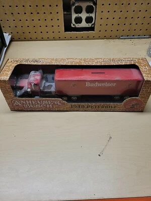 Ertl Collectibles Anheuser-Busch 1948 Peterbilt Die Cast Metal Locking Coin Bank - Image 1 of 2