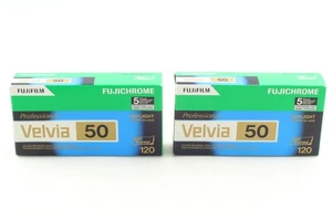 10 rollos en 2 cajas Fujifilm Fuji Velvia 50 ISO película de inversión de color 120 de JAPÓN - Imagen 1 de 8