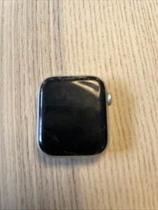 Apple Watch Series 4 Cracked Screen/spares Or Repairs  - Picture 1 of 3
