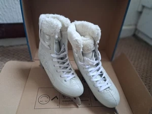 Ice Skates Size 5.5 Used Excellent Condition In Box In Original Box - Picture 1 of 19