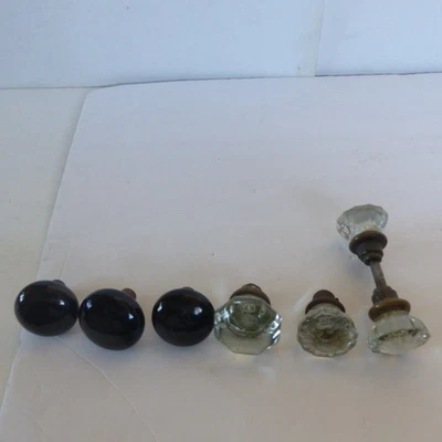 老式古董玻璃和黄铜门把手 7 件装(4 件 - 透明和 3 件 - 黑色) — 第 1/4 张图片