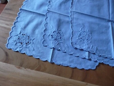 Lot de 4 Serviettes coton teinté bleu avec broderies  - Photo 1/4