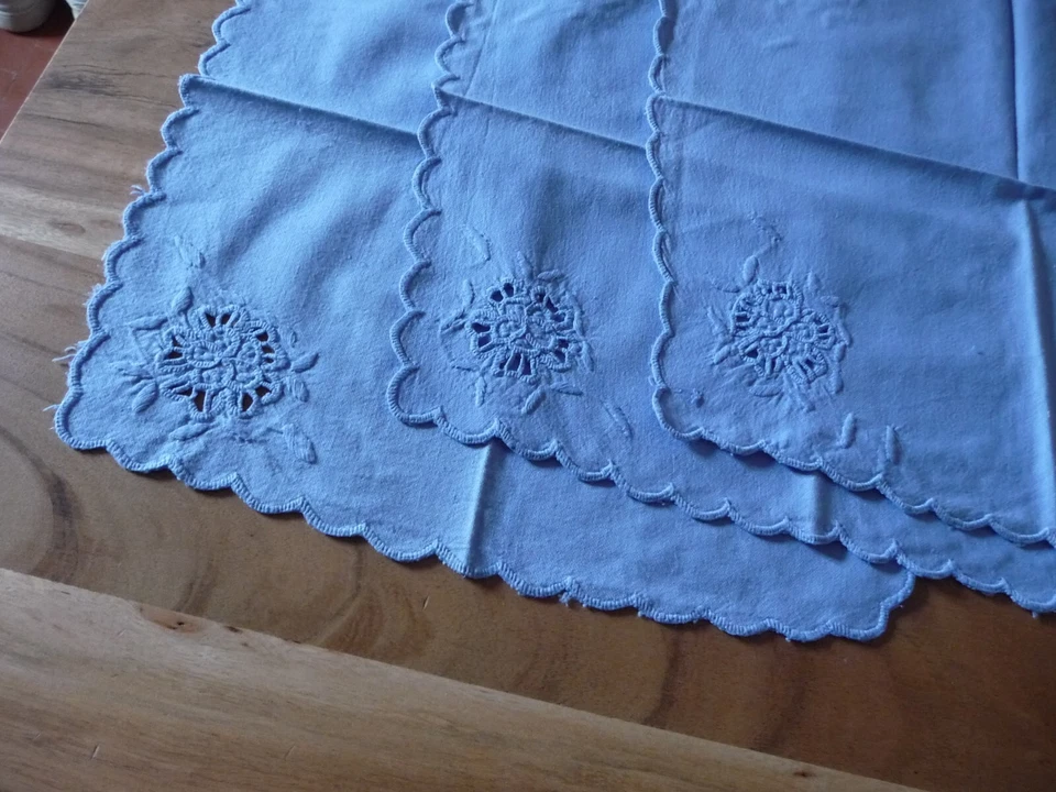 Lot de 4 Serviettes coton teinté bleu avec broderies  - Photo 1/4