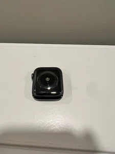 Apple Watch Series 4 Gray (GPS +Wi-Fi) 44mm - Fair - Minor screen flaw - Photo 1 sur 5