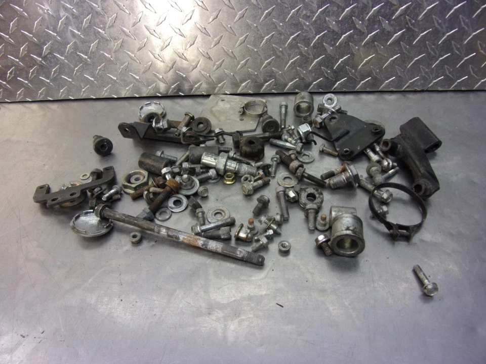 685 A HONDA SHADOW ACE 750 1998 OEM HARDWARE PERNOS TUERCAS TORNILLOS Foto 1 de 4