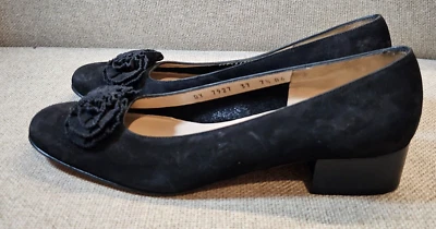 Bomba Salvatore Ferragamo Boutique de gamuza negra con lazo talla 7,5 4A Foto 1 de 4