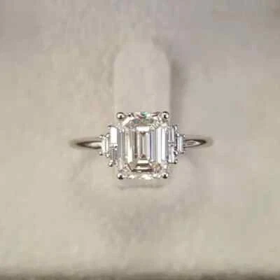 Hermoso anillo de compromiso halo 3 quilates corte esmeralda moissanita chapado en oro blanco 14K Foto 1 de 4