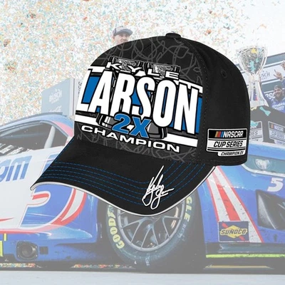 ¡NUEVO! Gorra de béisbol Kyle Larson #5 2025 dos veces campeones AOP regalo hecha por fanáticos Foto 1 de 4