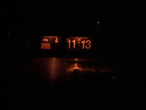 RETRO RARE Wards Airline Solid State Flip Calendar/Clock Radio Gen. 1973A - Picture 1 of 13