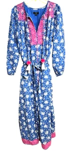J. Midikleid Rundhalsausschnitt blau Baumwolle Blumen rosa bestickt Quaste V-Ausschnitt XS - Bild 1 von 10