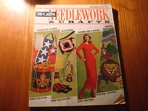 MCCALL'S NEEDLEWORK & CRAFTS FALL-WINTER 1972-73 LARGE MAGAZINE - VINTAGE - Picture 1 of 2