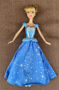 Disney Mattel Twirling Skirt Cinderella Doll Disney Princess Doll - Foto 1 di 3